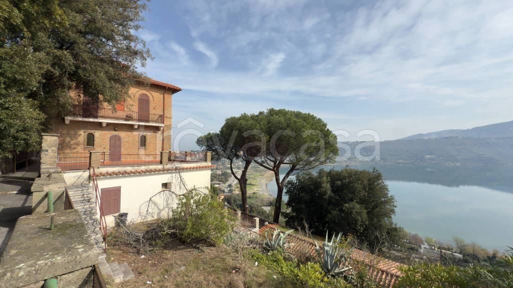villa in vendita a Castel Gandolfo