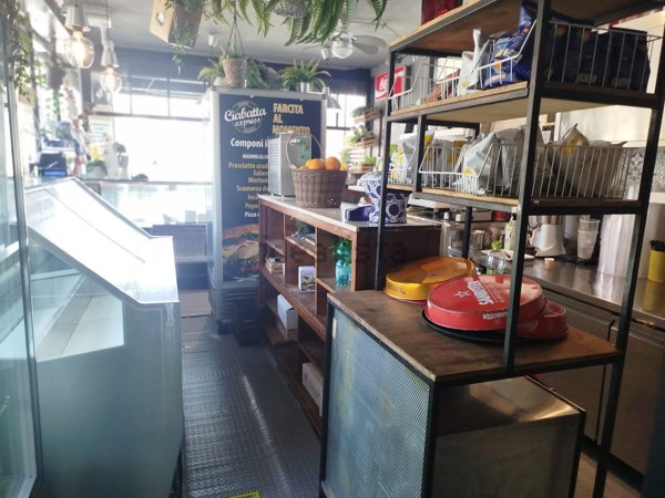 locale commerciale in vendita a Castel Gandolfo