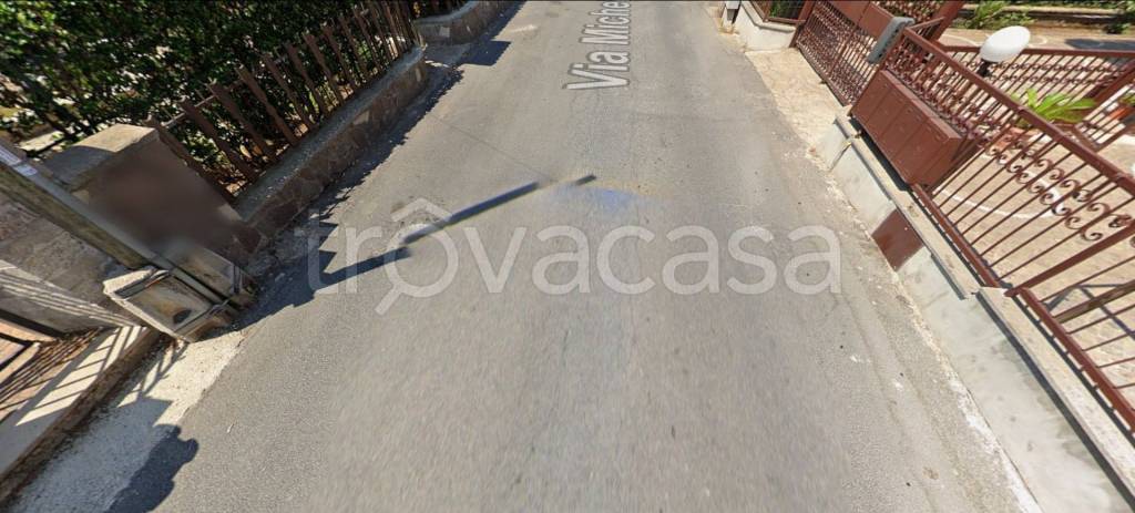 locale di sgombero in vendita a Castel Gandolfo in zona Pavona