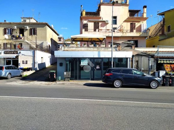 negozio in vendita a Castel Gandolfo in zona Pavona