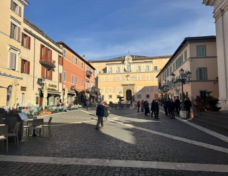 locale commerciale in vendita a Castel Gandolfo