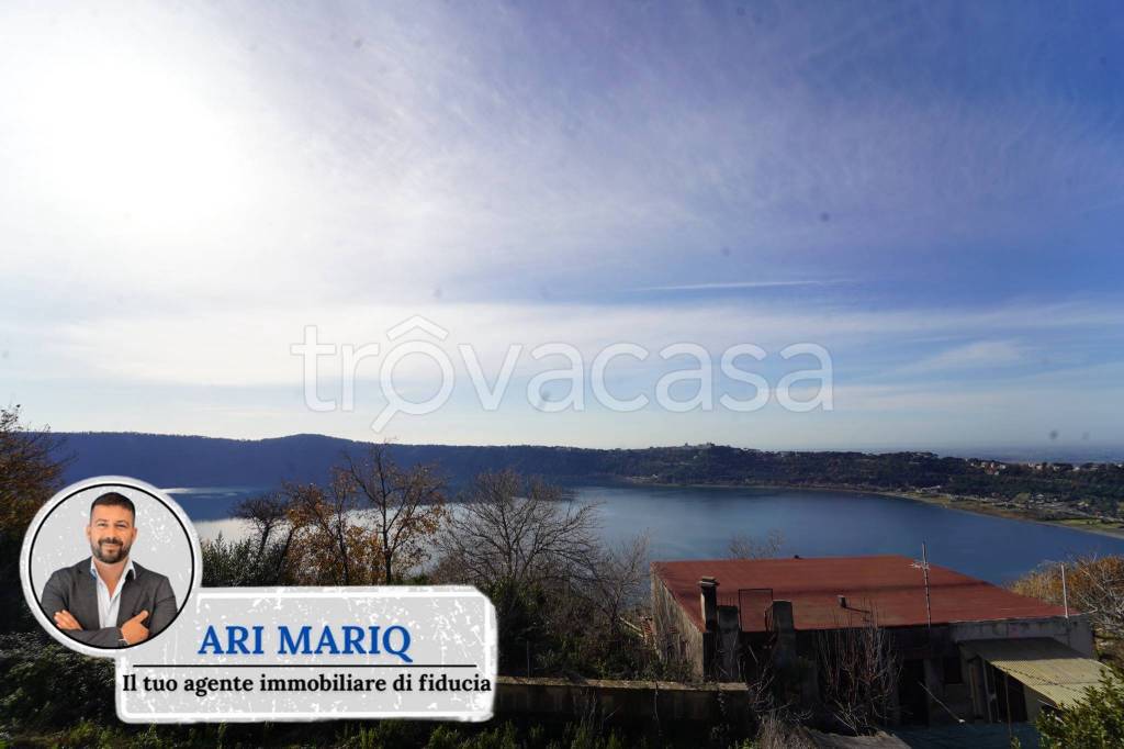 casa indipendente in vendita a Castel Gandolfo