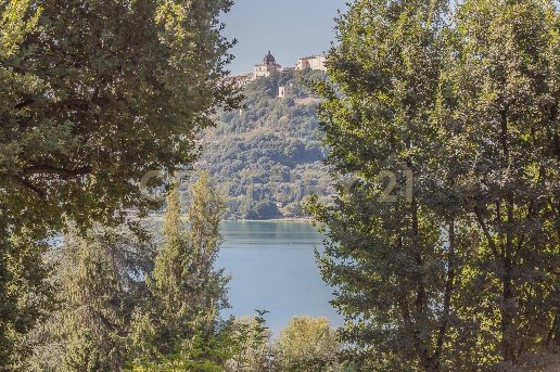 casa indipendente in vendita a Castel Gandolfo