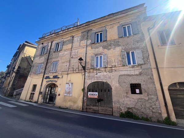 locale commerciale in vendita a Castel Gandolfo