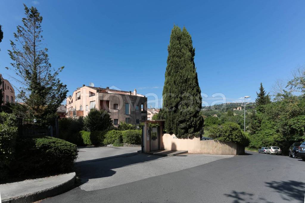 appartamento in vendita a Castel Gandolfo in zona Pavona
