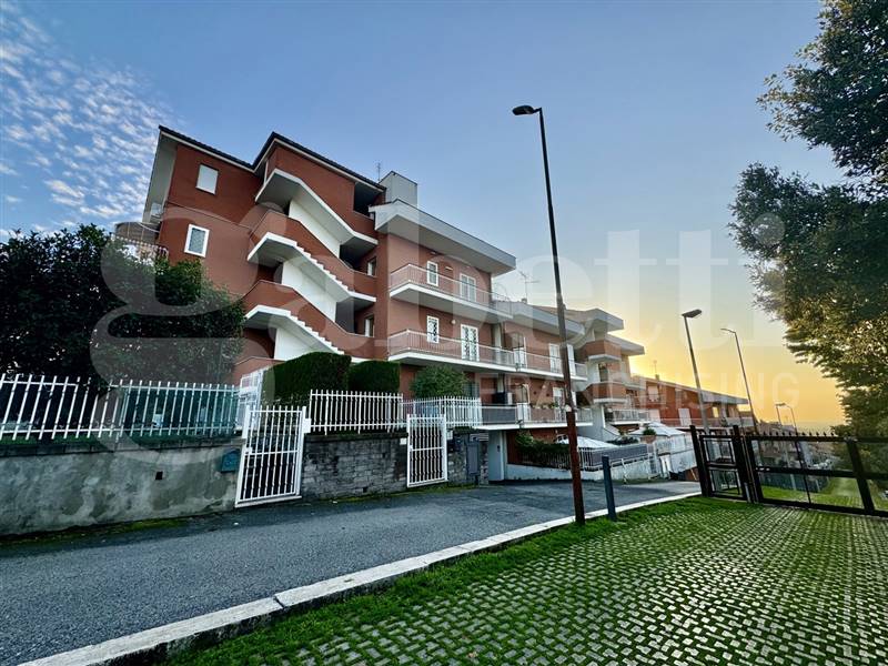 appartamento in vendita a Castel Gandolfo in zona Pavona