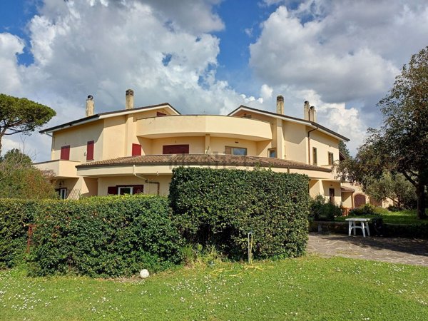 casa indipendente in vendita a Castel Gandolfo