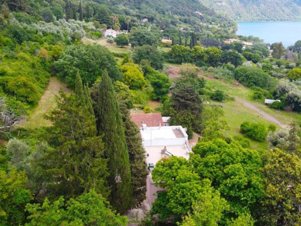 casa indipendente in vendita a Castel Gandolfo