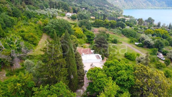 casa indipendente in vendita a Castel Gandolfo