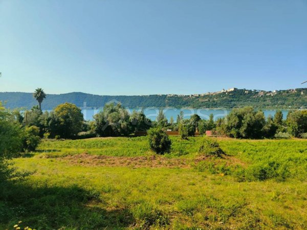 casa indipendente in vendita a Castel Gandolfo