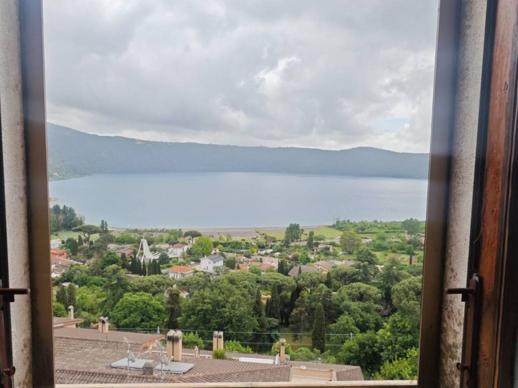 casa indipendente in vendita a Castel Gandolfo