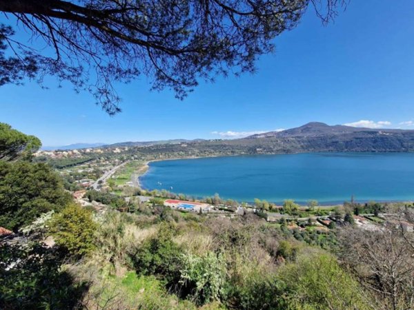 intera palazzina in vendita a Castel Gandolfo