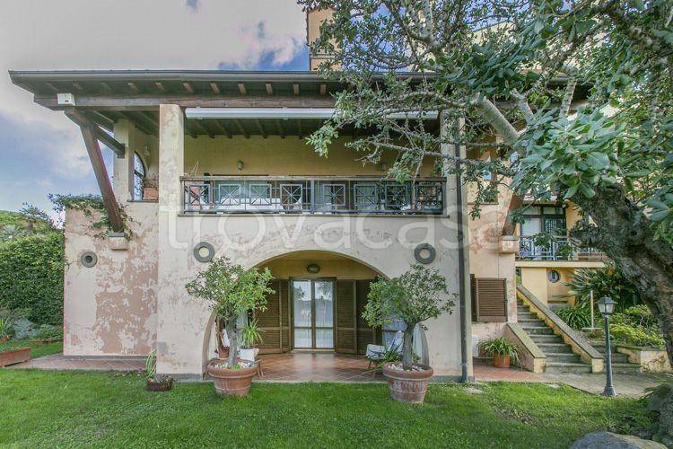casa indipendente in vendita a Castel Gandolfo in zona Pavona