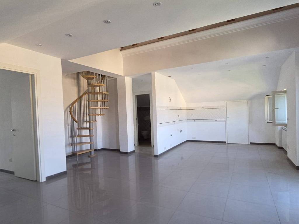 appartamento in vendita a Castel Gandolfo in zona Pavona