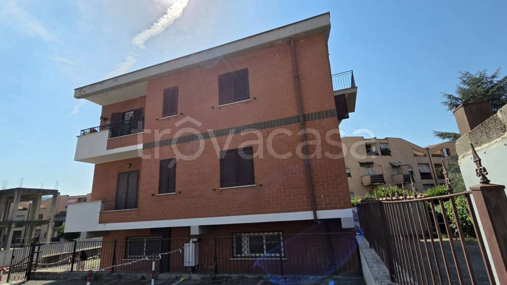 appartamento in vendita a Castel Gandolfo in zona Pavona