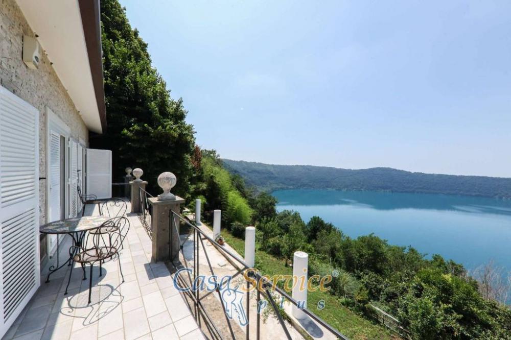 casa indipendente in vendita a Castel Gandolfo