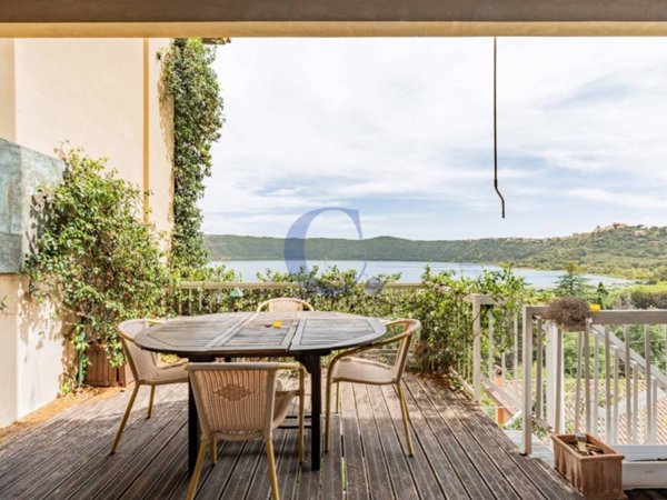 casa indipendente in vendita a Castel Gandolfo