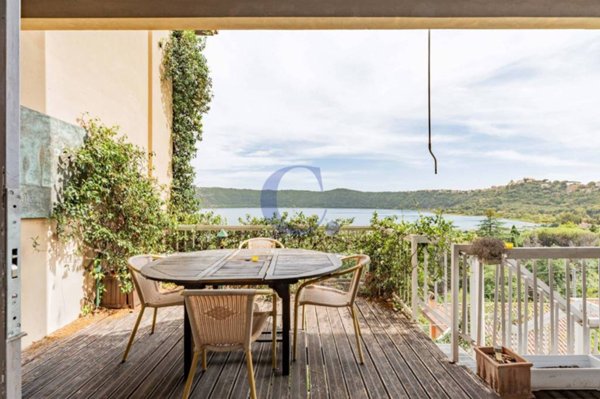 casa indipendente in vendita a Castel Gandolfo