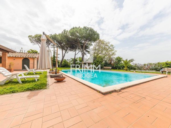 casa indipendente in vendita a Castel Gandolfo in zona Pavona