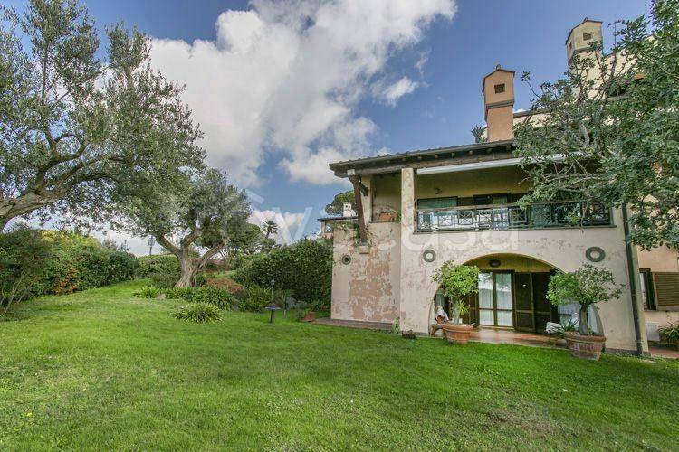 casa indipendente in vendita a Castel Gandolfo in zona Pavona