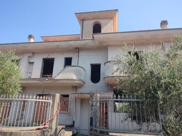 casa indipendente in vendita a Castel Gandolfo in zona Pavona