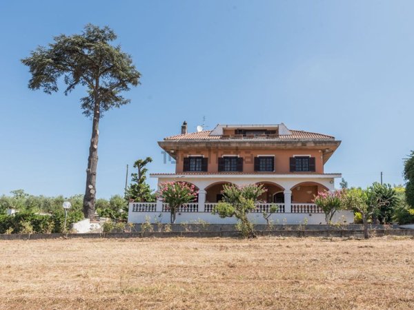 casa indipendente in vendita a Castel Gandolfo in zona Pavona