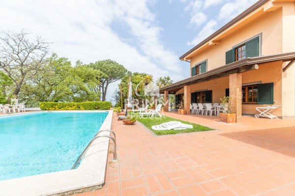 casa indipendente in vendita a Castel Gandolfo