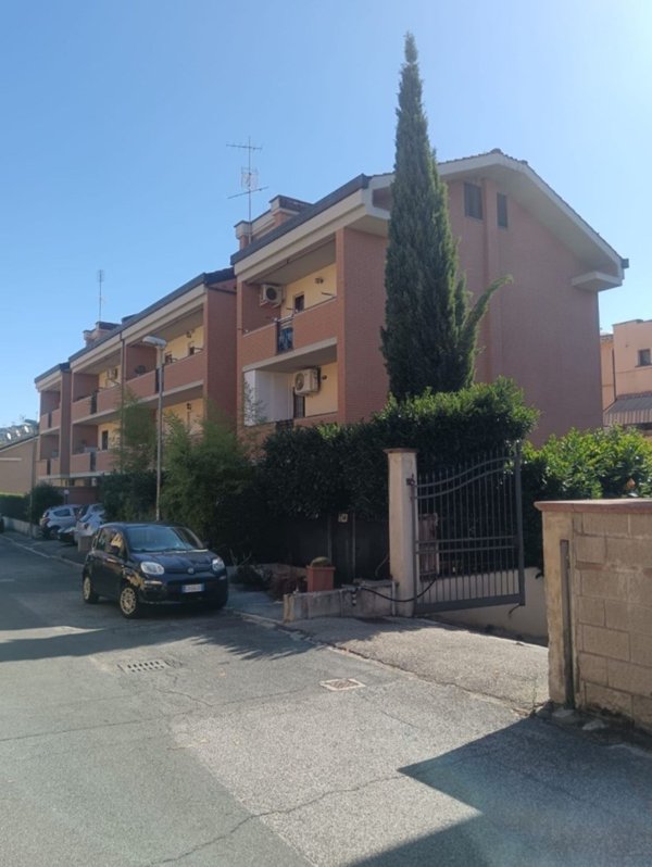 appartamento in vendita a Castel Gandolfo in zona Pavona