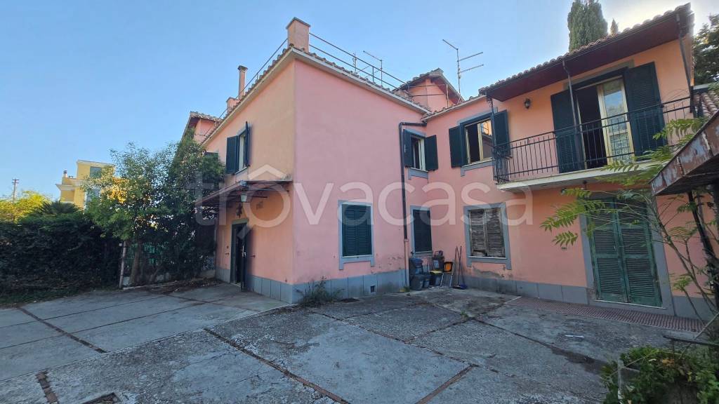 appartamento in vendita a Castel Gandolfo in zona Pavona