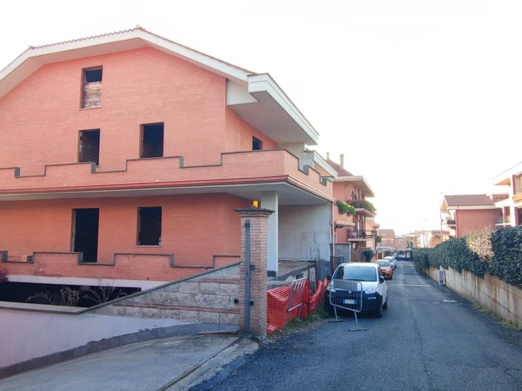 casa indipendente in vendita a Castel Gandolfo in zona Pavona