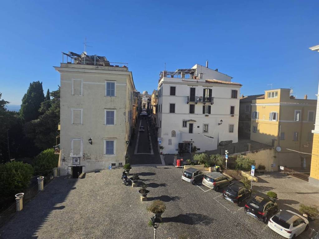 appartamento in vendita a Castel Gandolfo in zona Mole di Castel Gandolfo