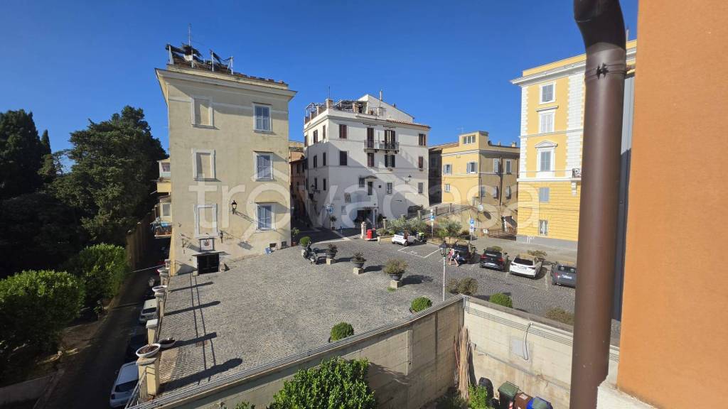 appartamento in vendita a Castel Gandolfo in zona Mole di Castel Gandolfo
