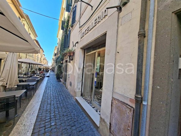 locale commerciale in vendita a Castel Gandolfo in zona Mole di Castel Gandolfo