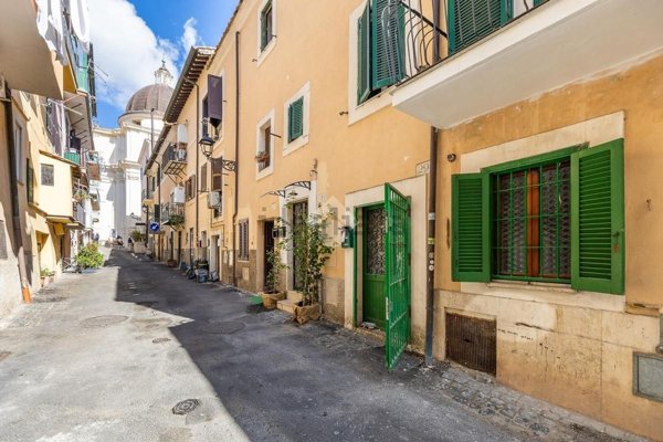 appartamento in vendita a Castel Gandolfo in zona Mole di Castel Gandolfo