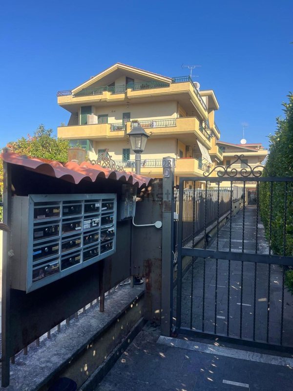 appartamento in vendita a Castel Gandolfo in zona Pavona