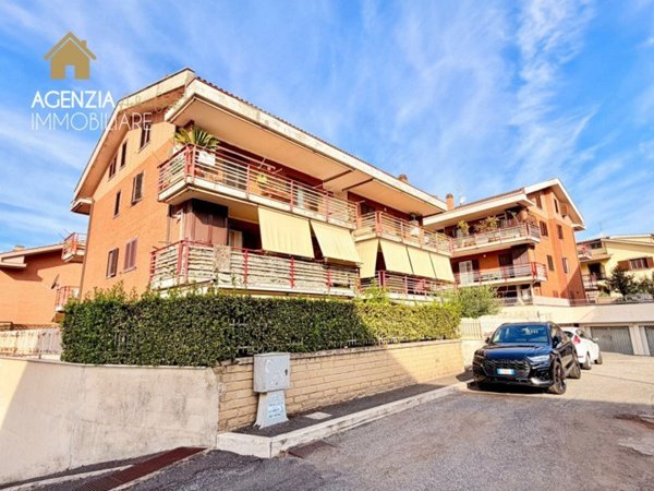 appartamento in vendita a Castel Gandolfo in zona Pavona