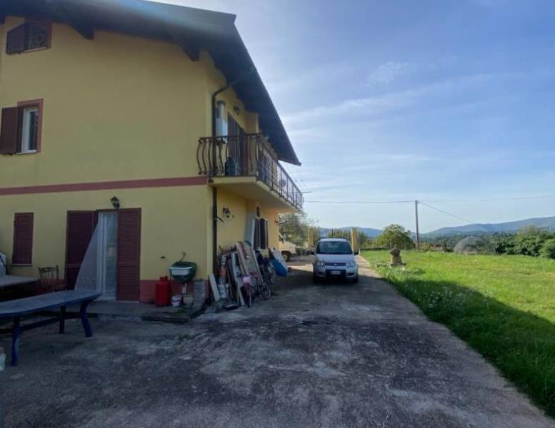 casa indipendente in vendita a Castel Madama