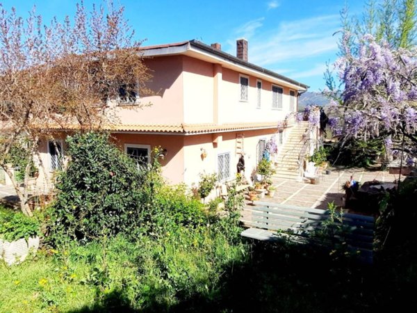 casa indipendente in vendita a Castel Madama