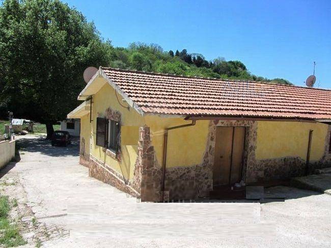casa indipendente in vendita a Castel Madama