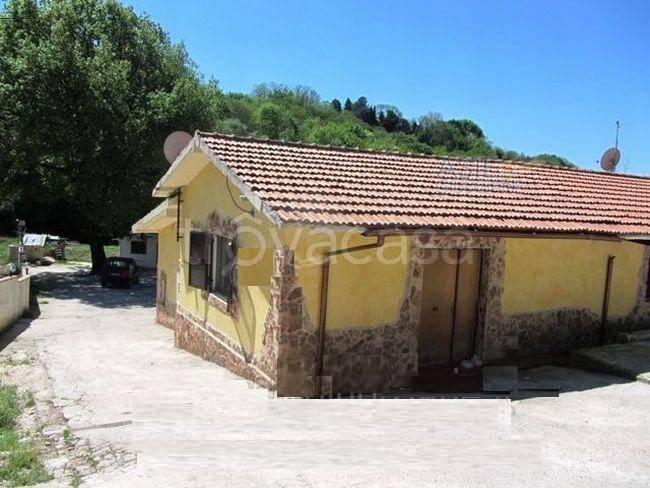 casa indipendente in vendita a Castel Madama