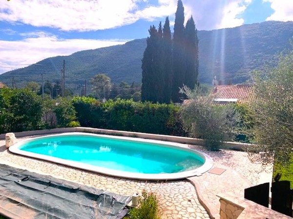 casa indipendente in vendita a Castel Madama