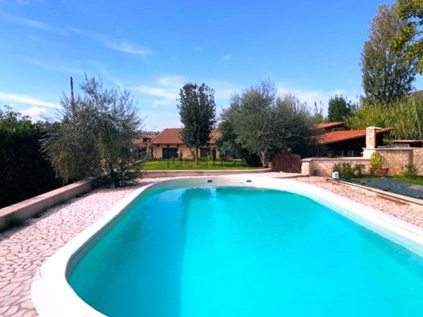 casa indipendente in vendita a Castel Madama