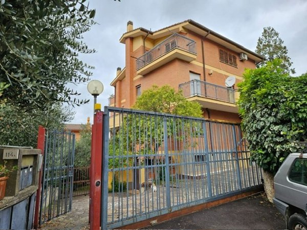 casa indipendente in vendita a Castel Madama