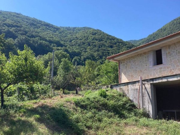 casa indipendente in vendita a Castel Madama