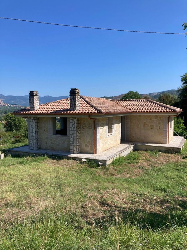 casa indipendente in vendita a Castel Madama