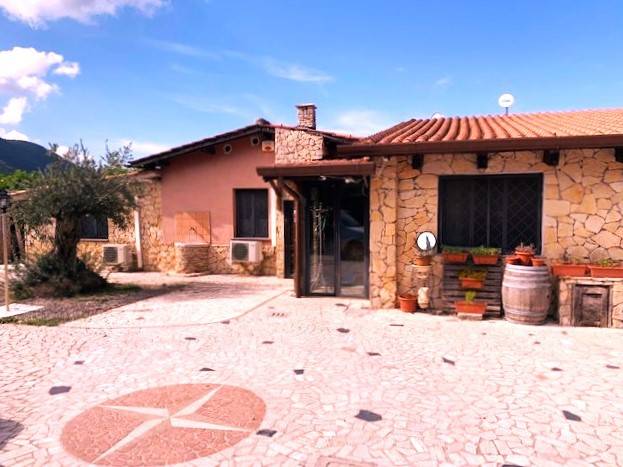 casa indipendente in vendita a Castel Madama