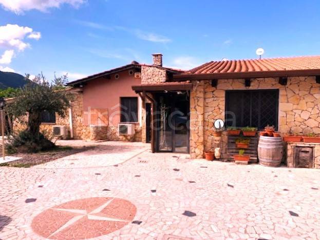 casa indipendente in vendita a Castel Madama