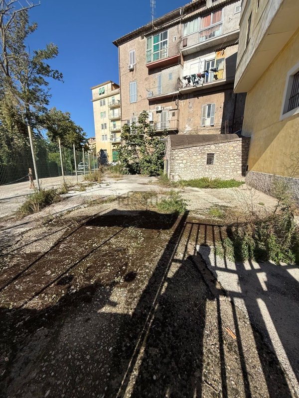 locale di sgombero in vendita a Castel Madama