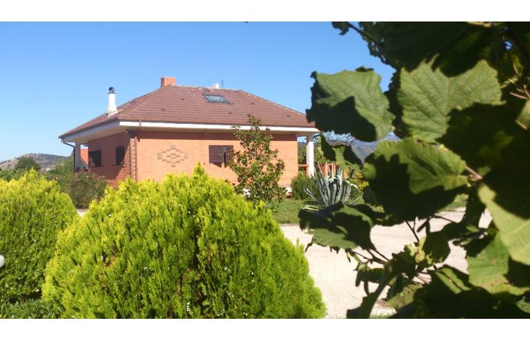 casa indipendente in vendita a Castel Madama