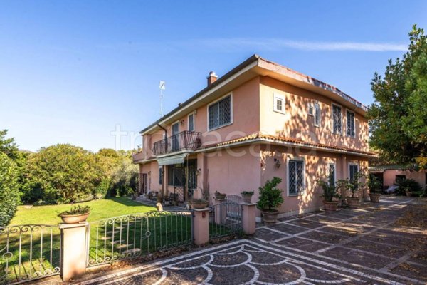 casa indipendente in vendita a Castel Madama